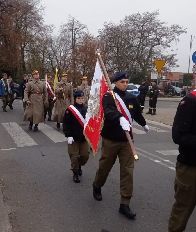 Udział pocztu sztandarowego w obchodach 106. rocznicy odzyskania Niepodległości